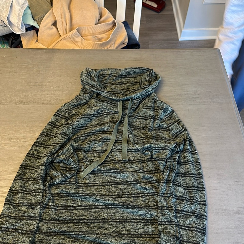 Olive Oak Pullover Size S